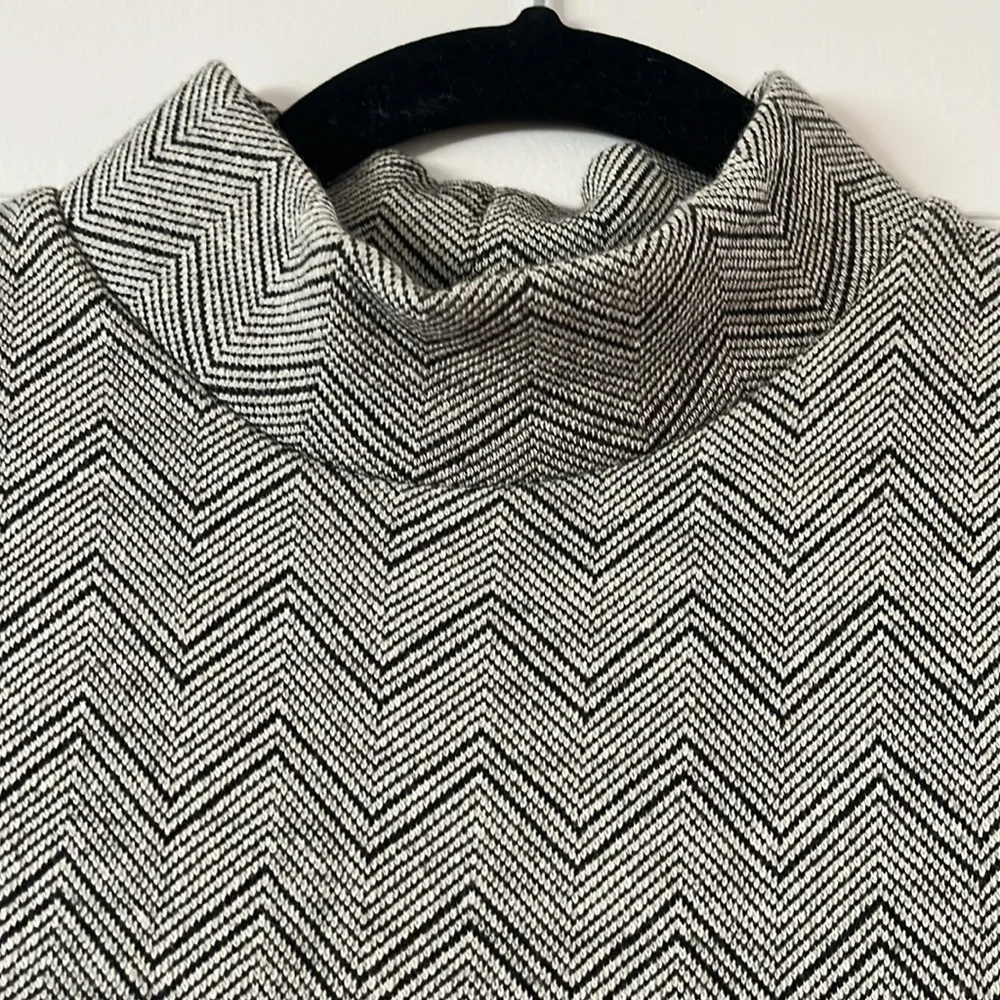 FREE PEOPLE herringbone mock neck stretchy knit xs